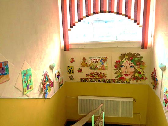 Оформление лестницы в детском саду (56 фото)